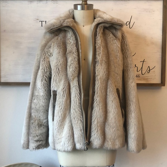 Jackets & Blazers - GORGEOUS VTG Faux Fur Winter Coat w/ Leather Trim